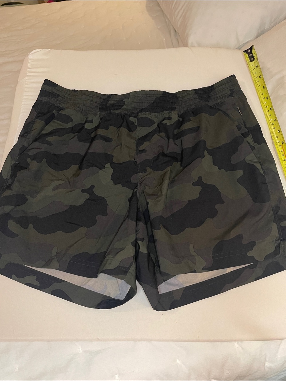 Old Navy women’s Camo Athletic Shorts - Olive & Black
